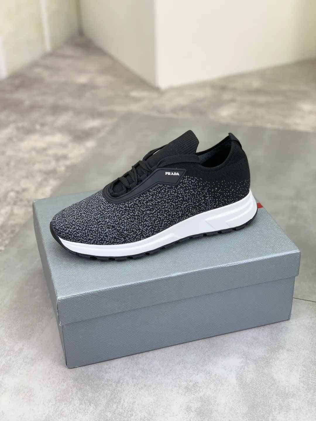 Men's Men's Shoes 💰P500💰【New Style】 (PRADA) The latest model of men's shoes has been launched on the official website in 1:1 copy, synchronized with Hong Kong counters, and on the same catwalk; all made of cowhide Epoxy mesh ➕Imported breathable fabric with cowhide lining, 🍡🍡Original 1:1 rubber outsole, non-slip and wear-resistant; comfortable on the feet, attractive style, fine workmanship, and simple and neat shoe lasts, highlighting a man's boldness and toughness, 👍size 38 to 44 3⃣️Color🉑️Choose